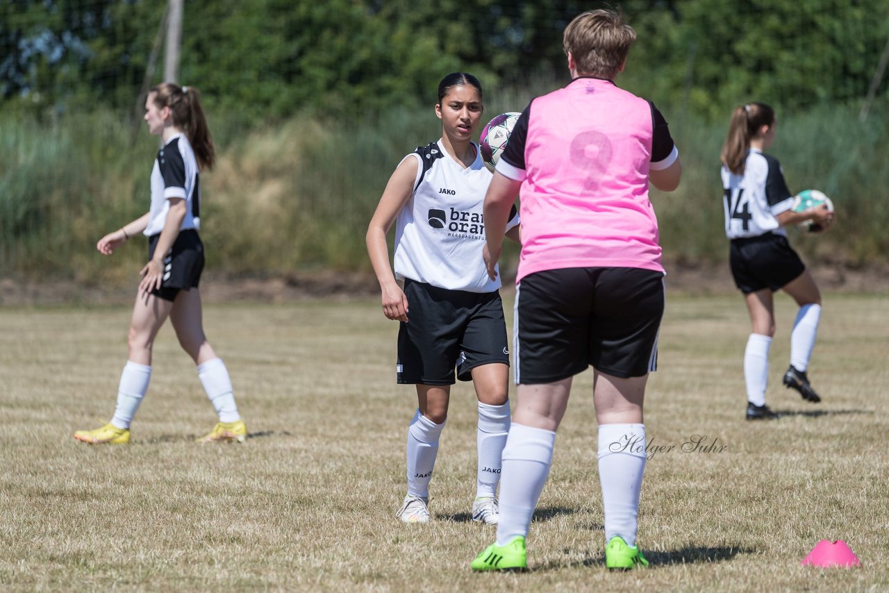 Bild 67 - wBJ TuRa Meldorf/Buesum - JFV Luebeck : Ergebnis: 1:0